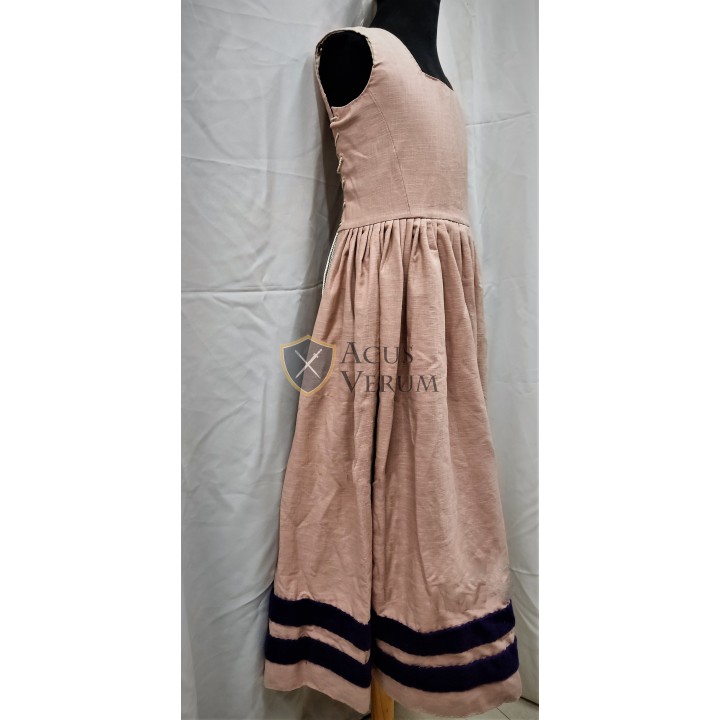 saya dress kirtle girl 16th century